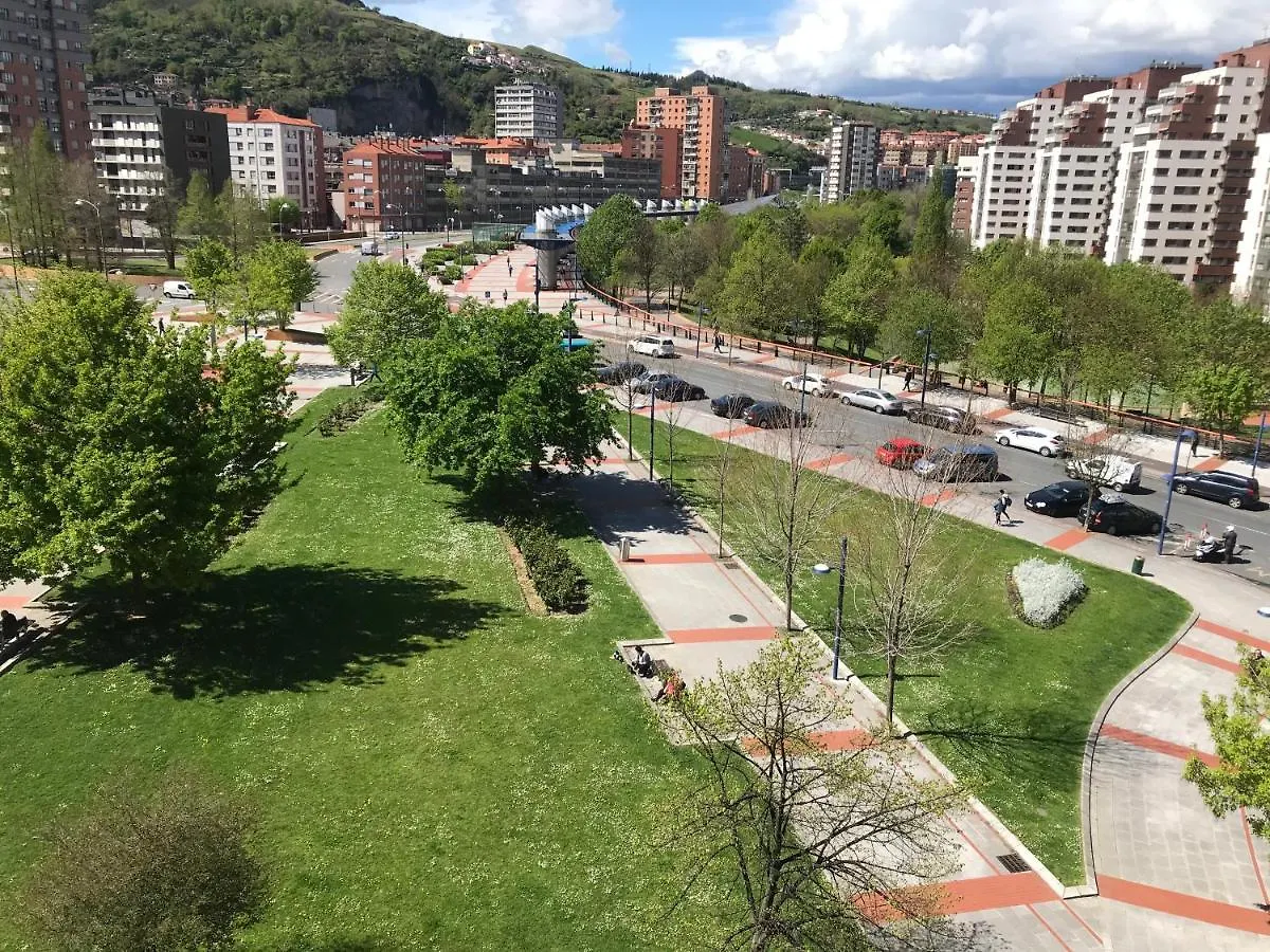 Amezola 2- Habitación con baño exterior de uso privado en casa compartida Bilbao
